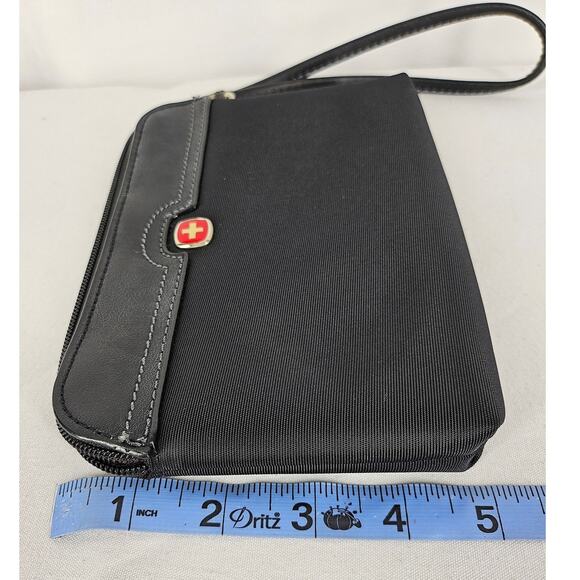 SWISS GEAR MAKEUP/TOILETRY BLACK ZIPPERED TRAVEL POUCH MULTI COLOR STRIPE LINING - Picture 6 of 6